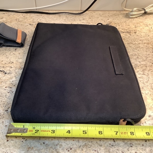 Golla Black IPad Tablet Case Sleeve - Picture 7 of 7